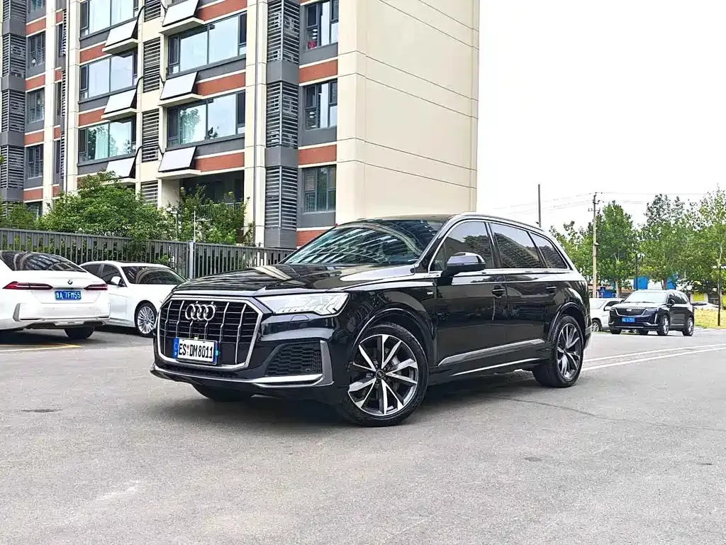 Audi Q7 — фото 1