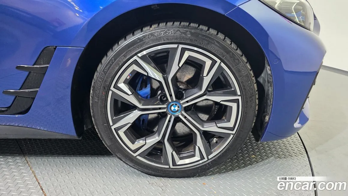 BMW i4 — фото 7