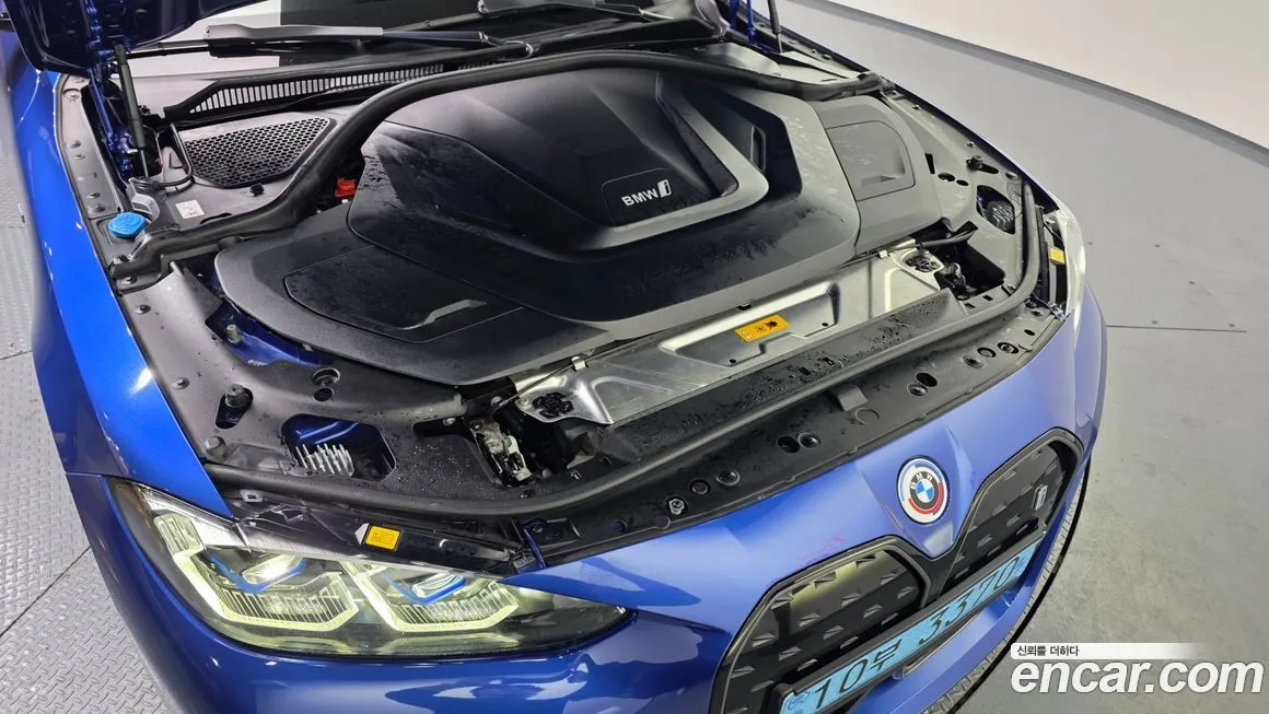 BMW i4 — фото 8
