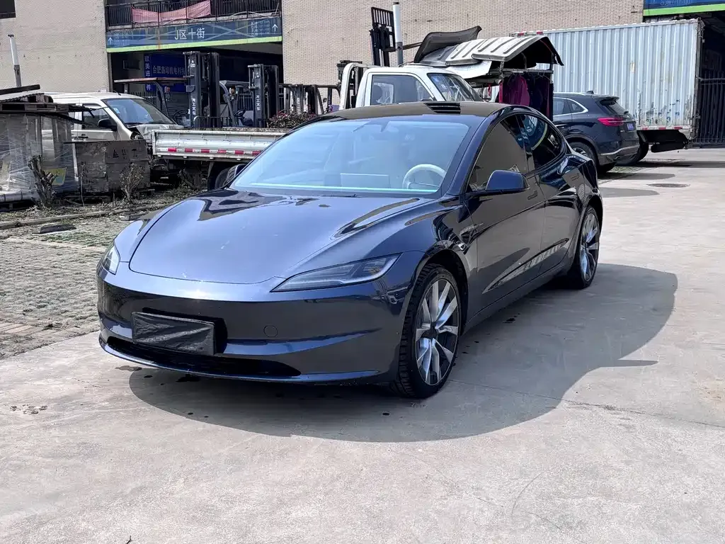 Tesla Model 3 — фото 1