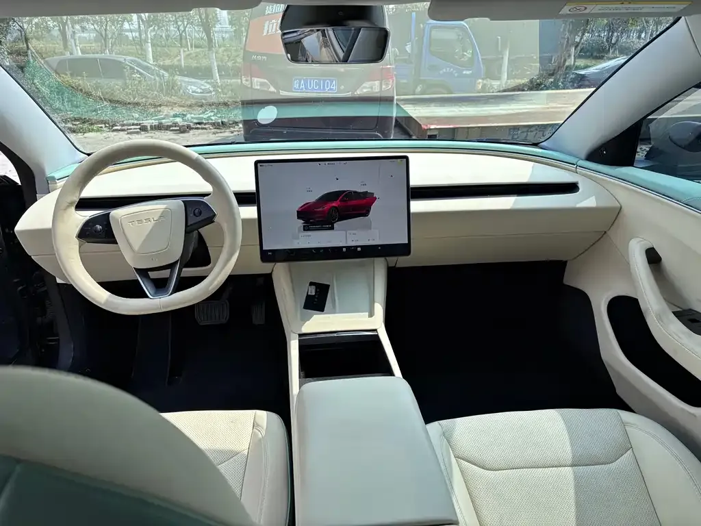 Tesla Model 3 — фото 2