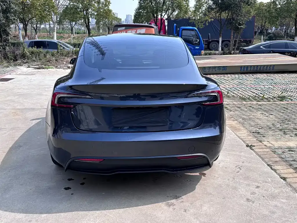 Tesla Model 3 — фото 5