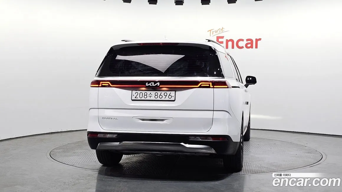 Kia Carnival — фото 10