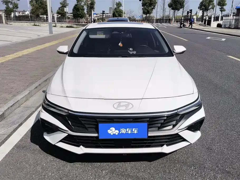 Hyundai Elantra — фото 10