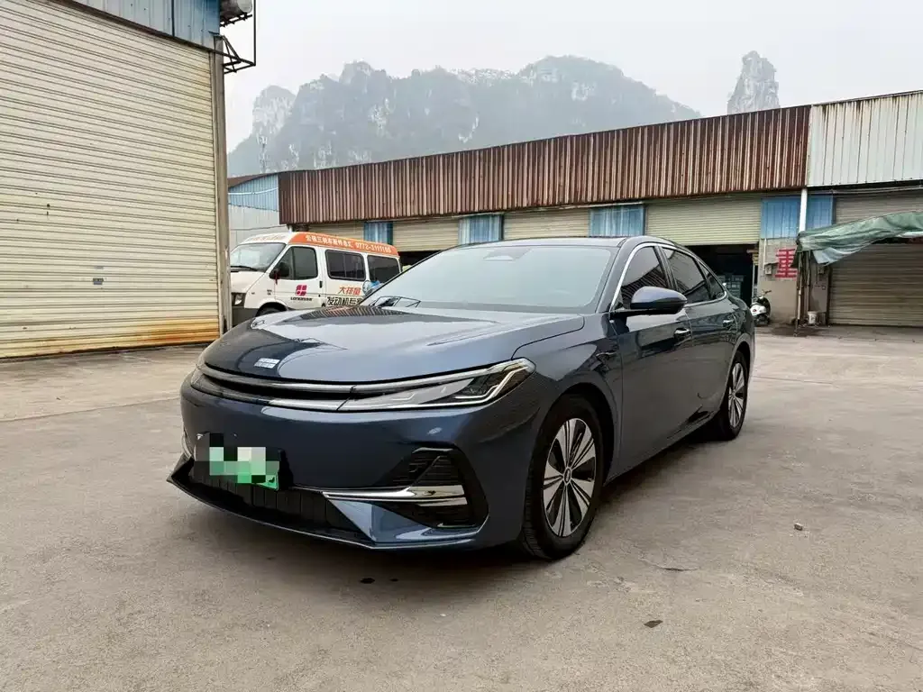 Geely Galaxy A7 — фото 1