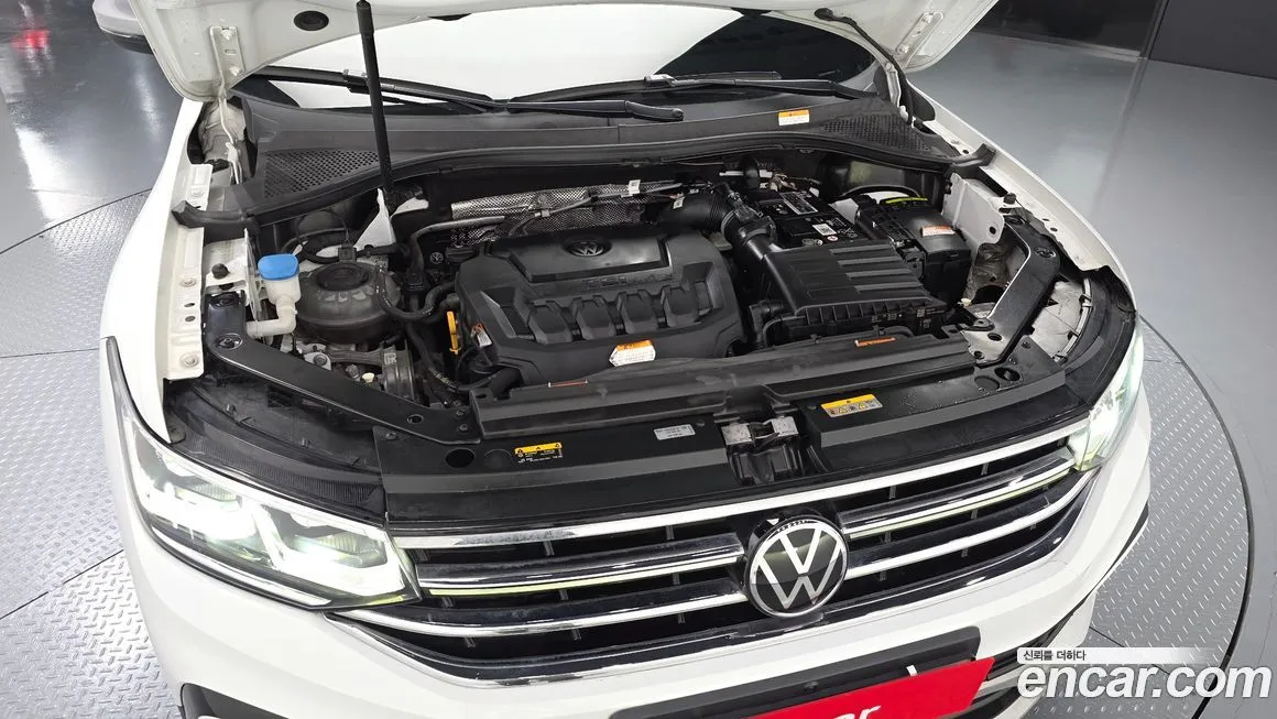 Volkswagen Tiguan — фото 9