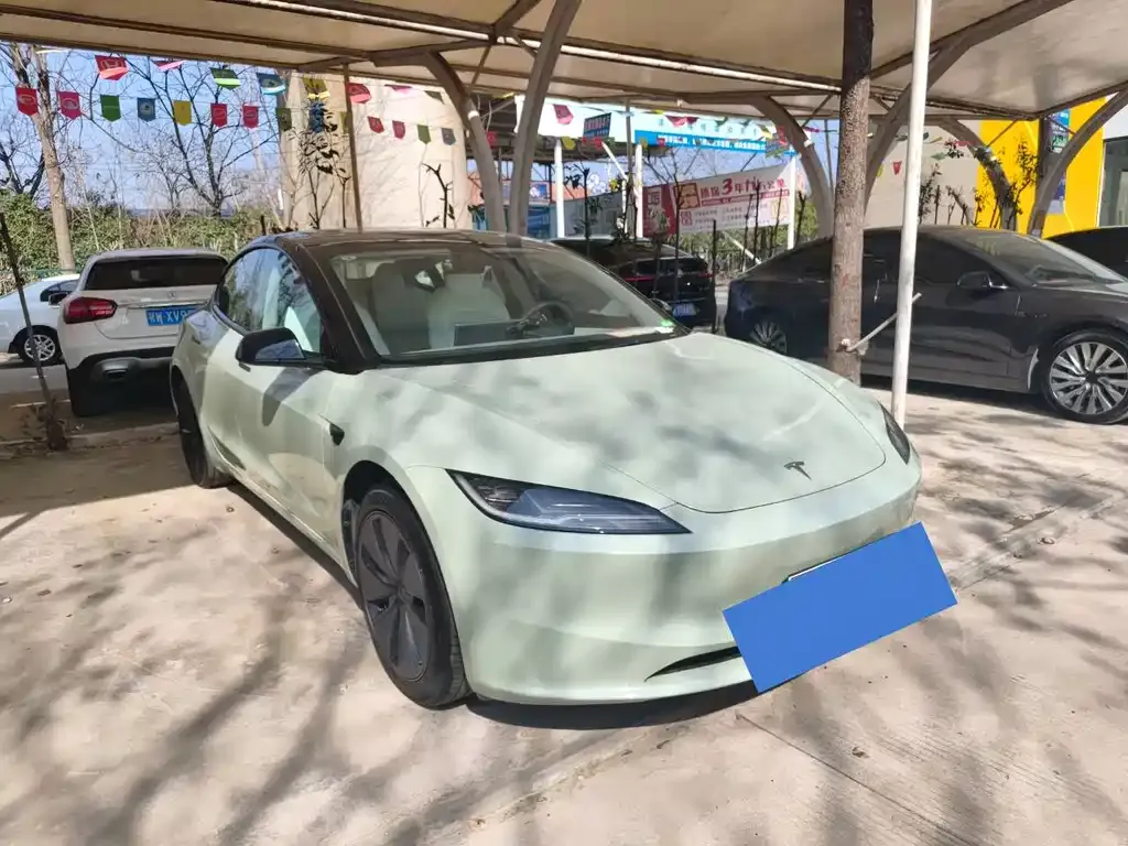Tesla Model 3 — фото 1