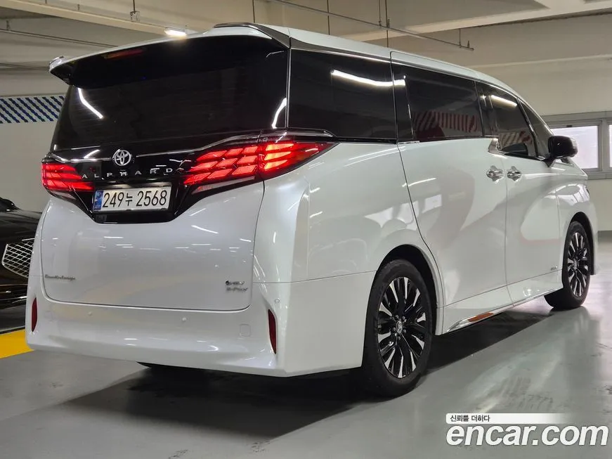 Toyota Alphard — фото 7