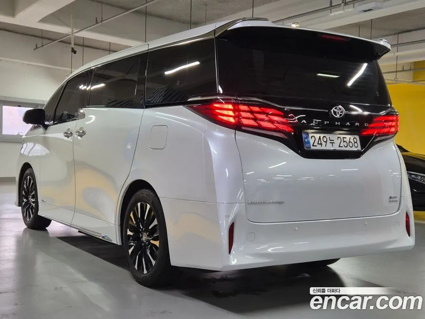 Toyota Alphard — фото 4