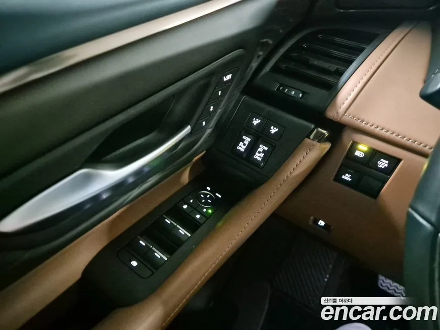 Toyota Alphard — фото 10