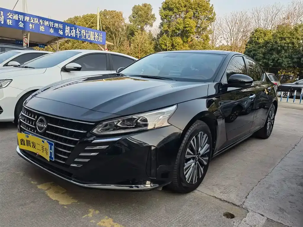 Nissan Teana — фото 1