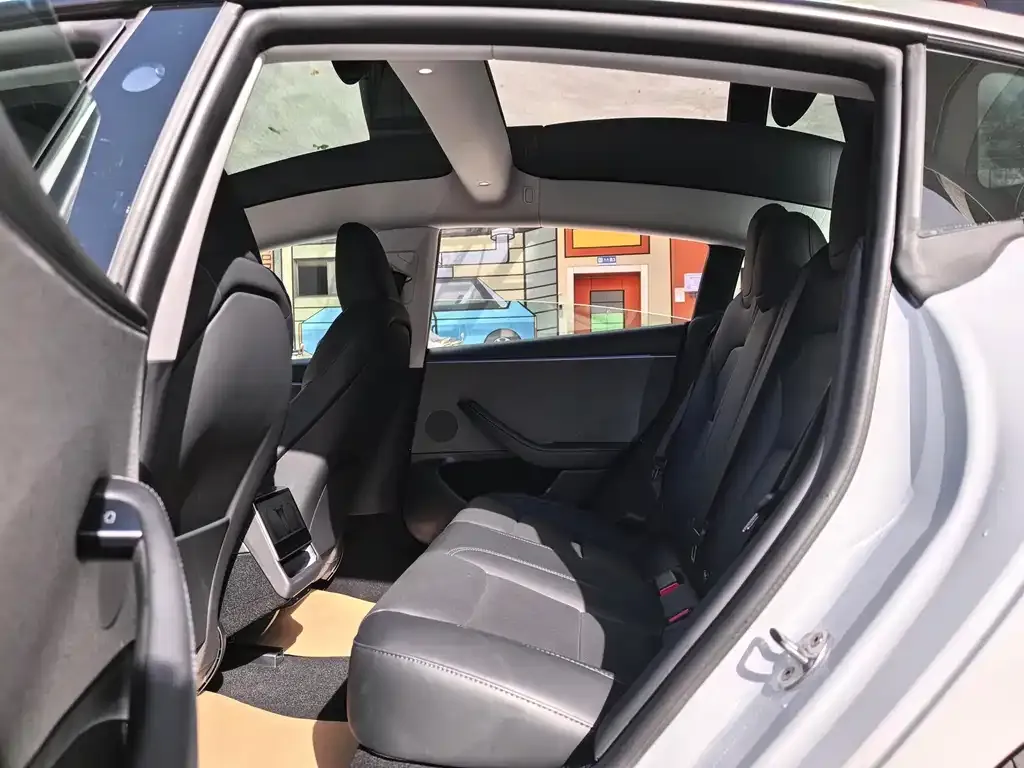 Tesla Model 3 — фото 2