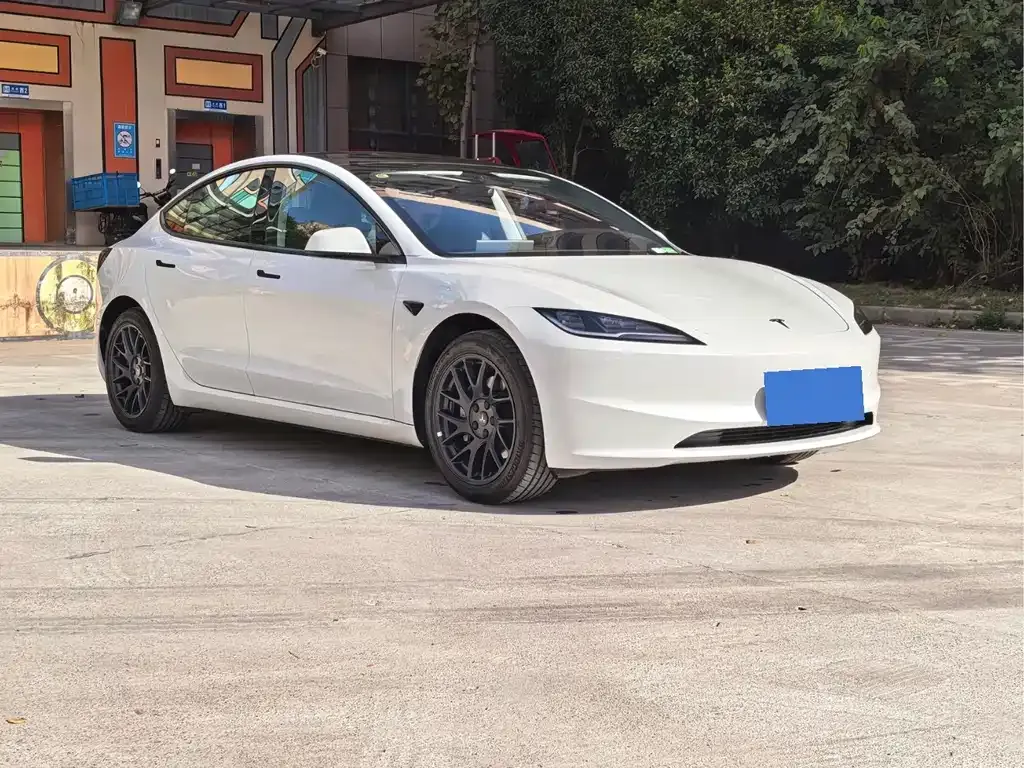 Tesla Model 3 — фото 10