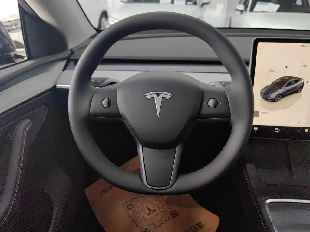 Tesla Model Y — фото 8
