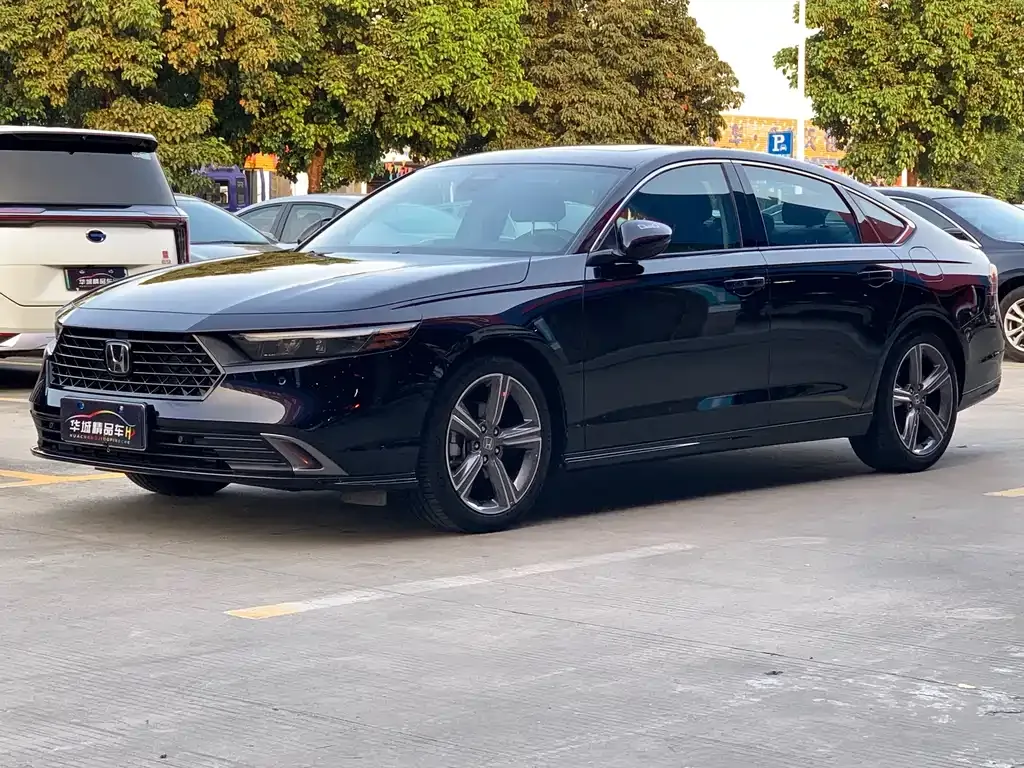 Honda Accord — фото 1