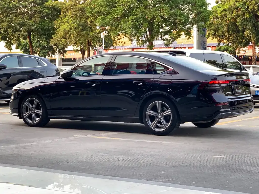 Honda Accord — фото 10