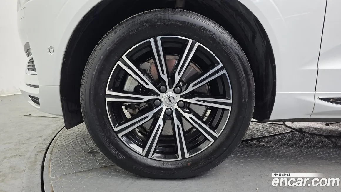 Volvo XC60 — фото 10