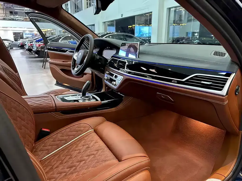 BMW 7 Series — фото 4