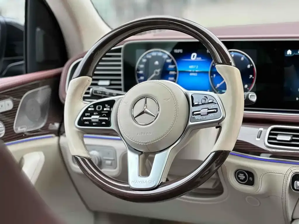 Mercedes-Benz GLS — фото 6