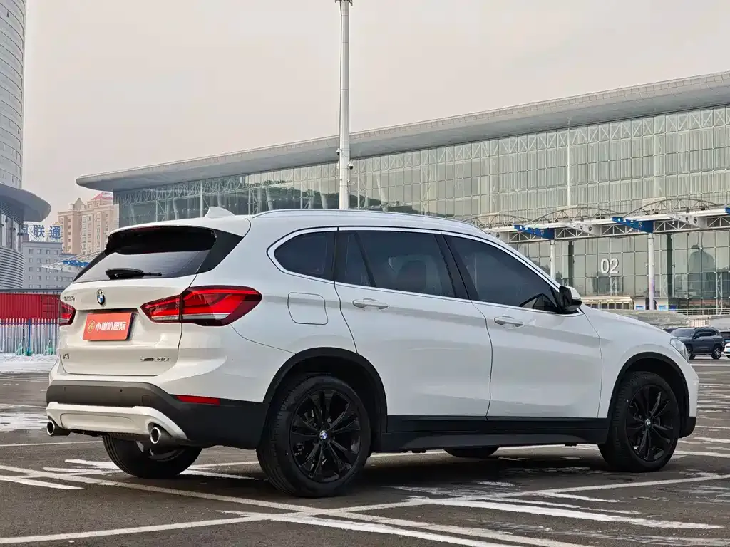 BMW X1 — фото 9