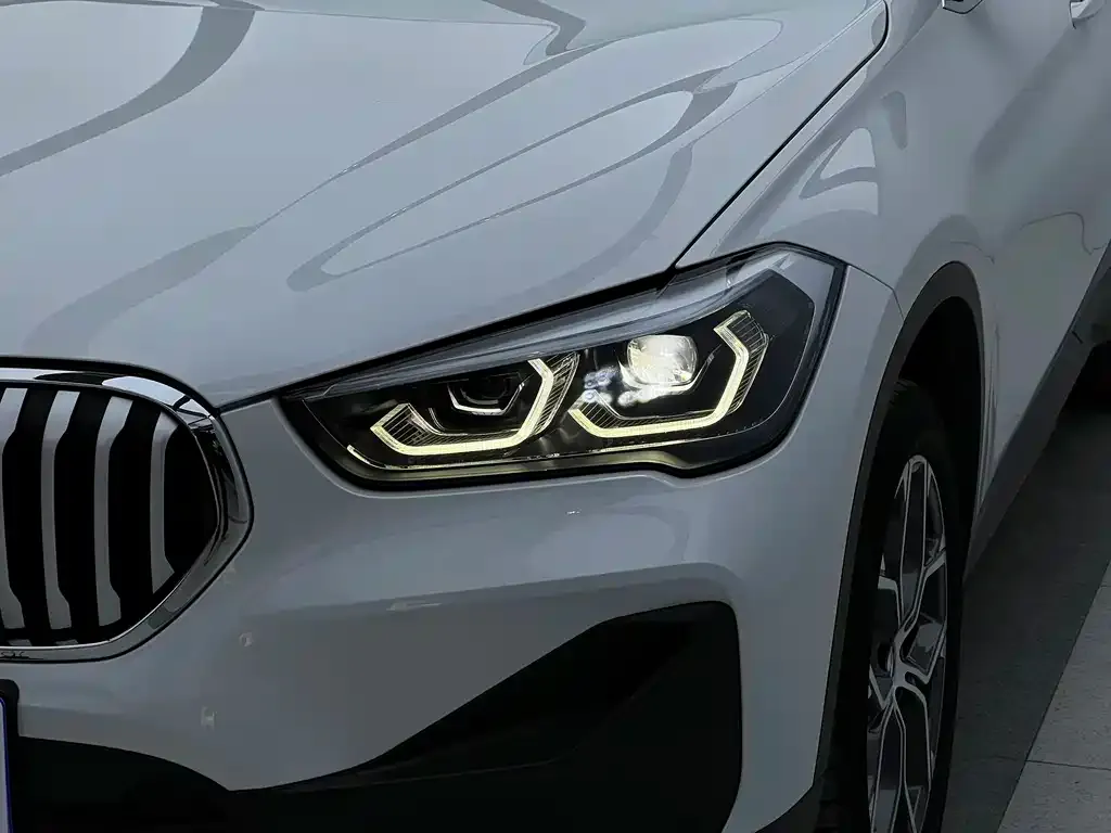 BMW X1 — фото 9