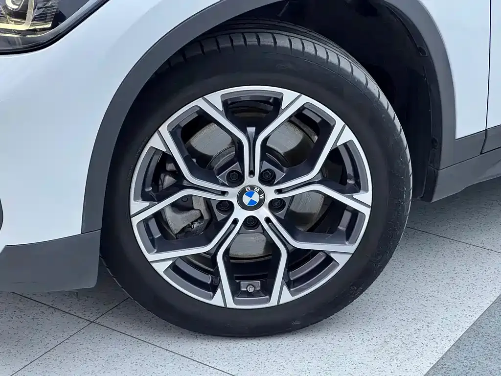 BMW X1 — фото 8
