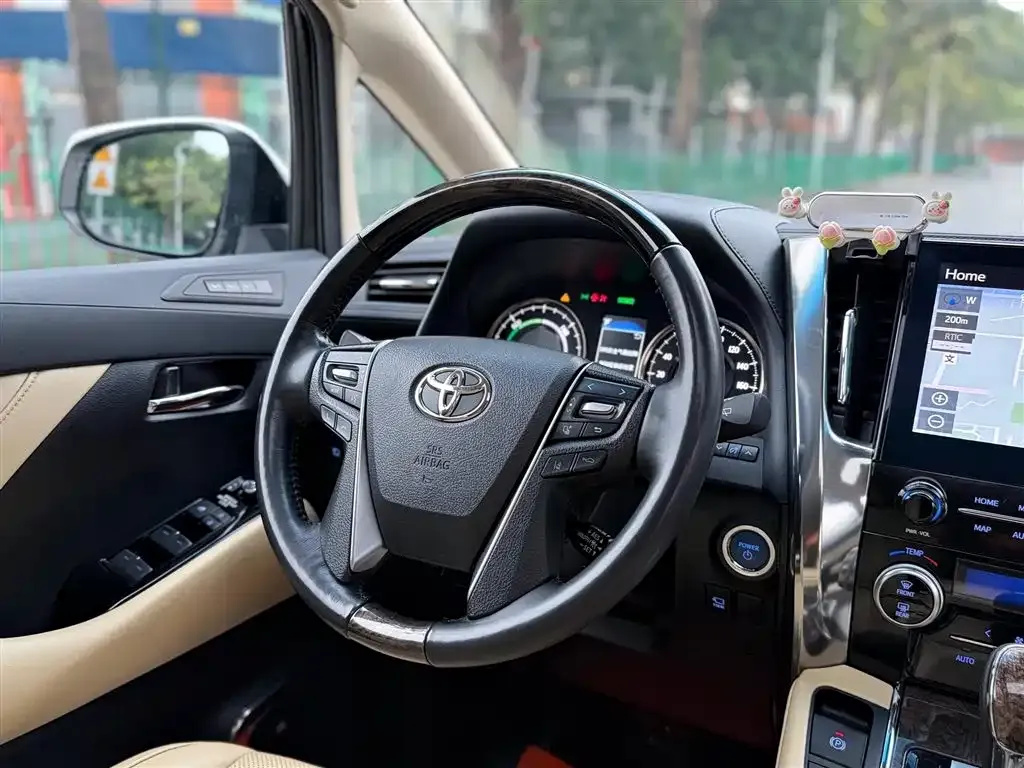 Toyota Alphard — фото 8