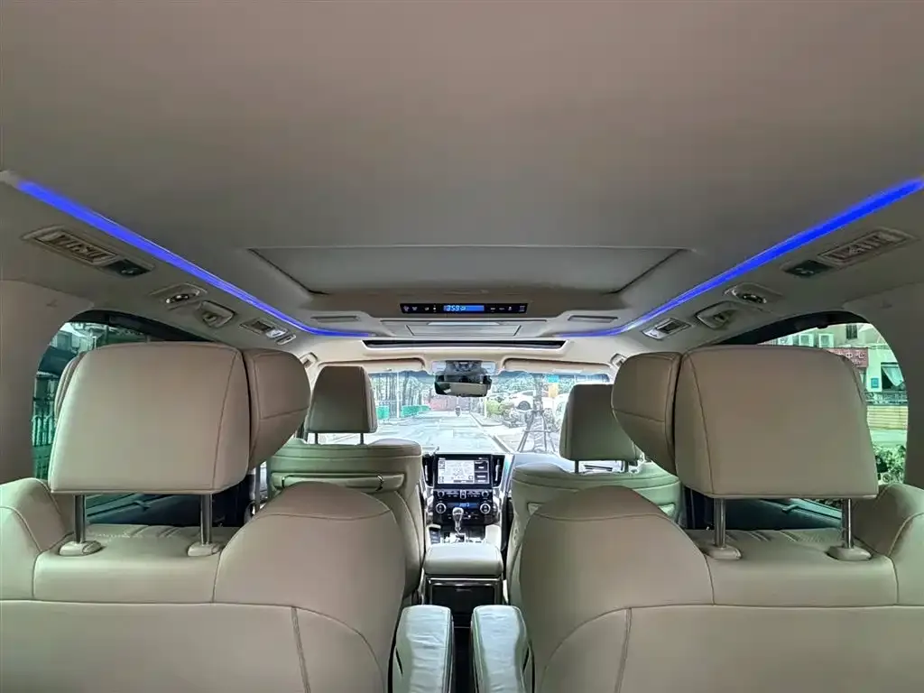Toyota Alphard — фото 6