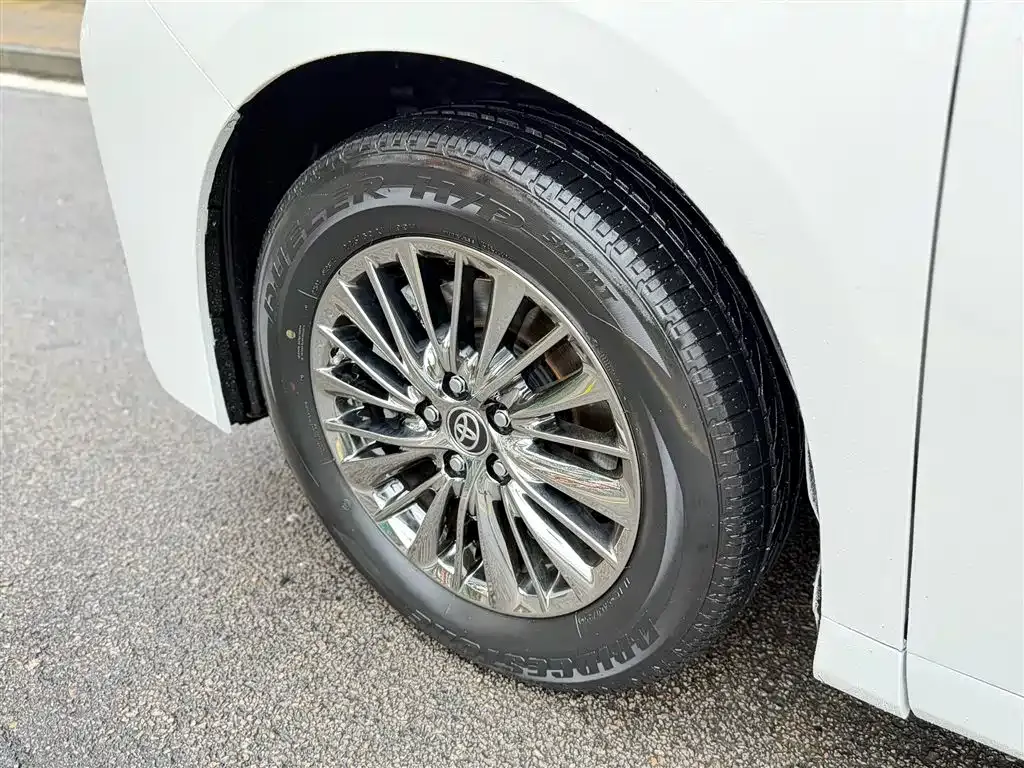 Toyota Alphard — фото 10