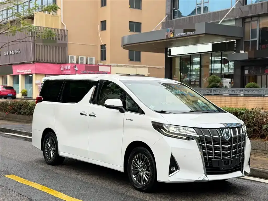 Toyota Alphard — фото 5