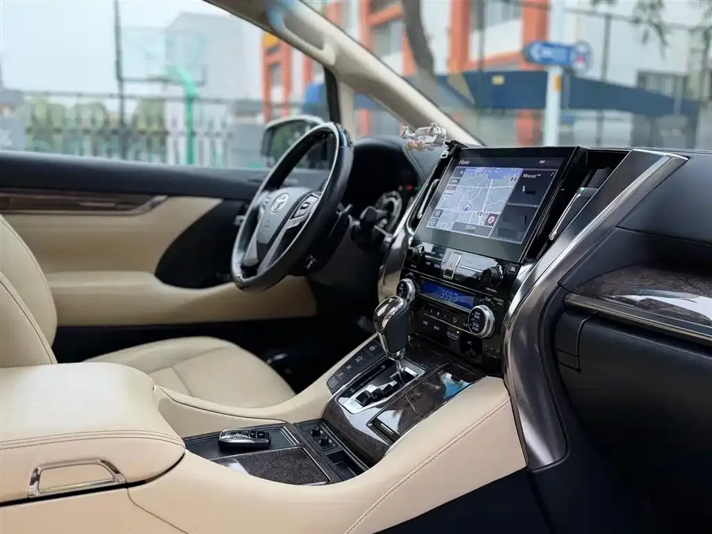 Toyota Alphard — фото 7