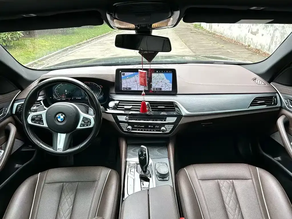 BMW 5 Series — фото 9