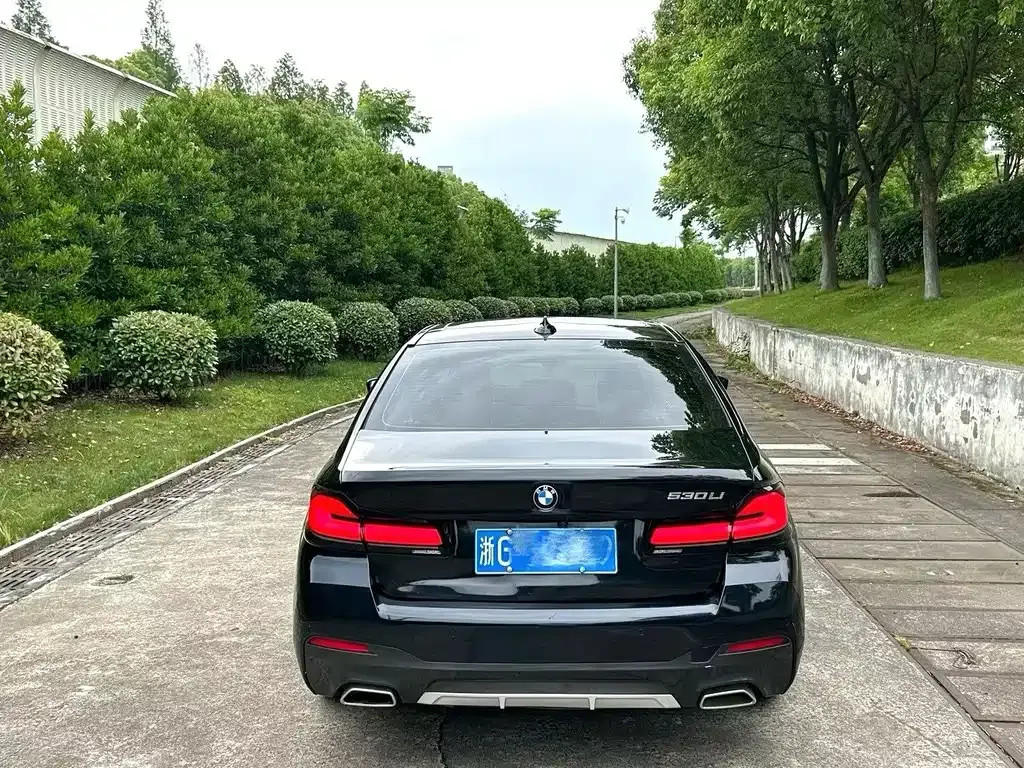 BMW 5 Series — фото 4