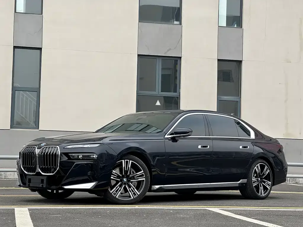 BMW 7 Series — фото 10