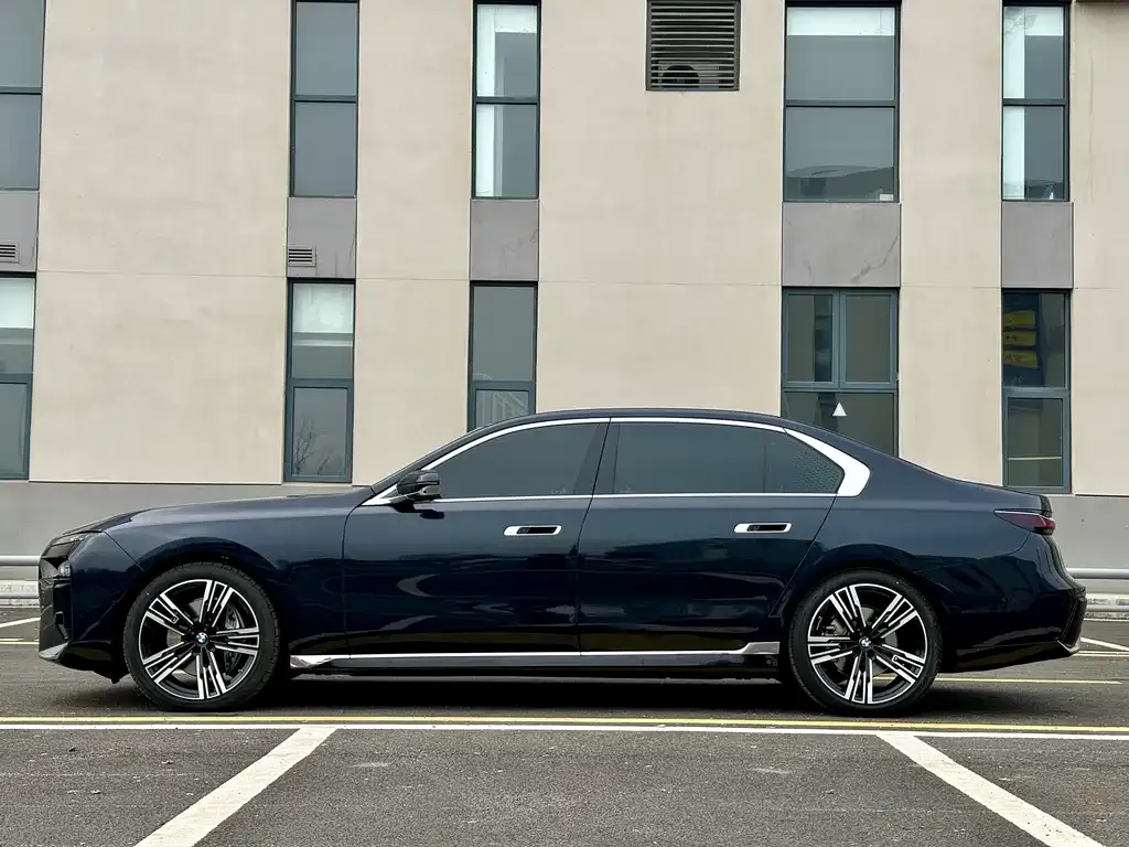 BMW 7 Series — фото 2