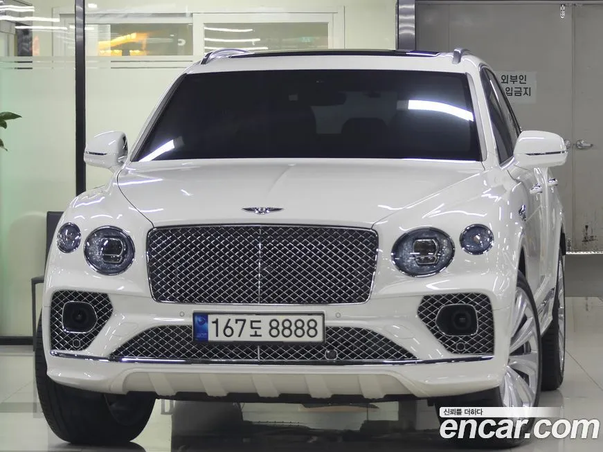 Bentley Bentayga — фото 1