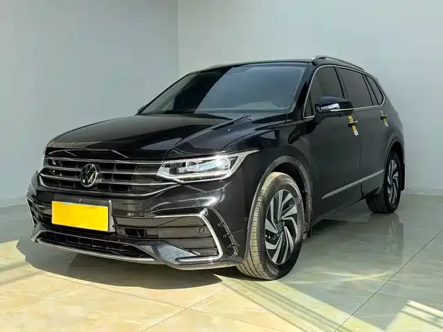 Volkswagen Tiguan L — фото 1