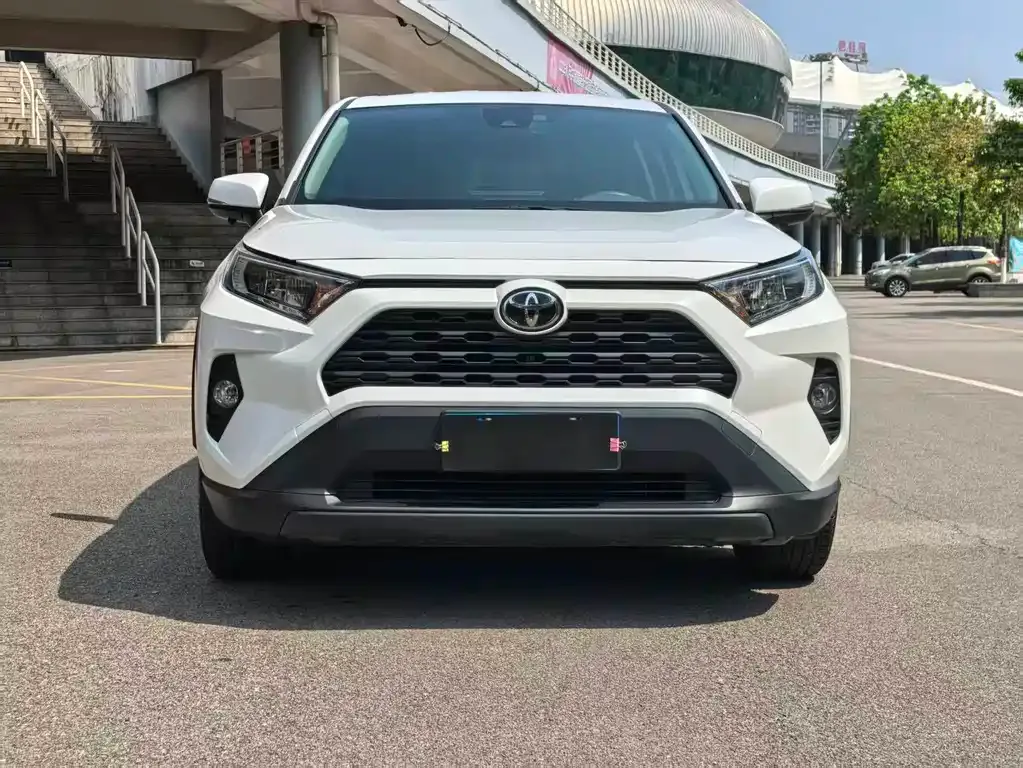 Toyota RAV4 — фото 4