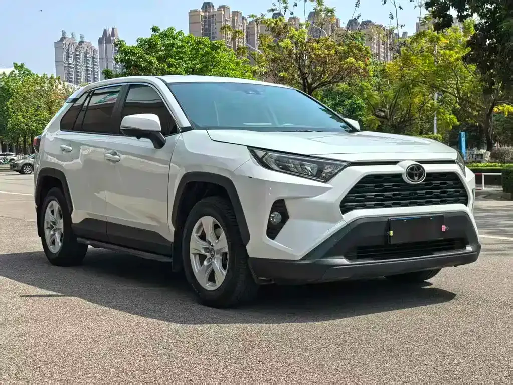 Toyota RAV4 — фото 8