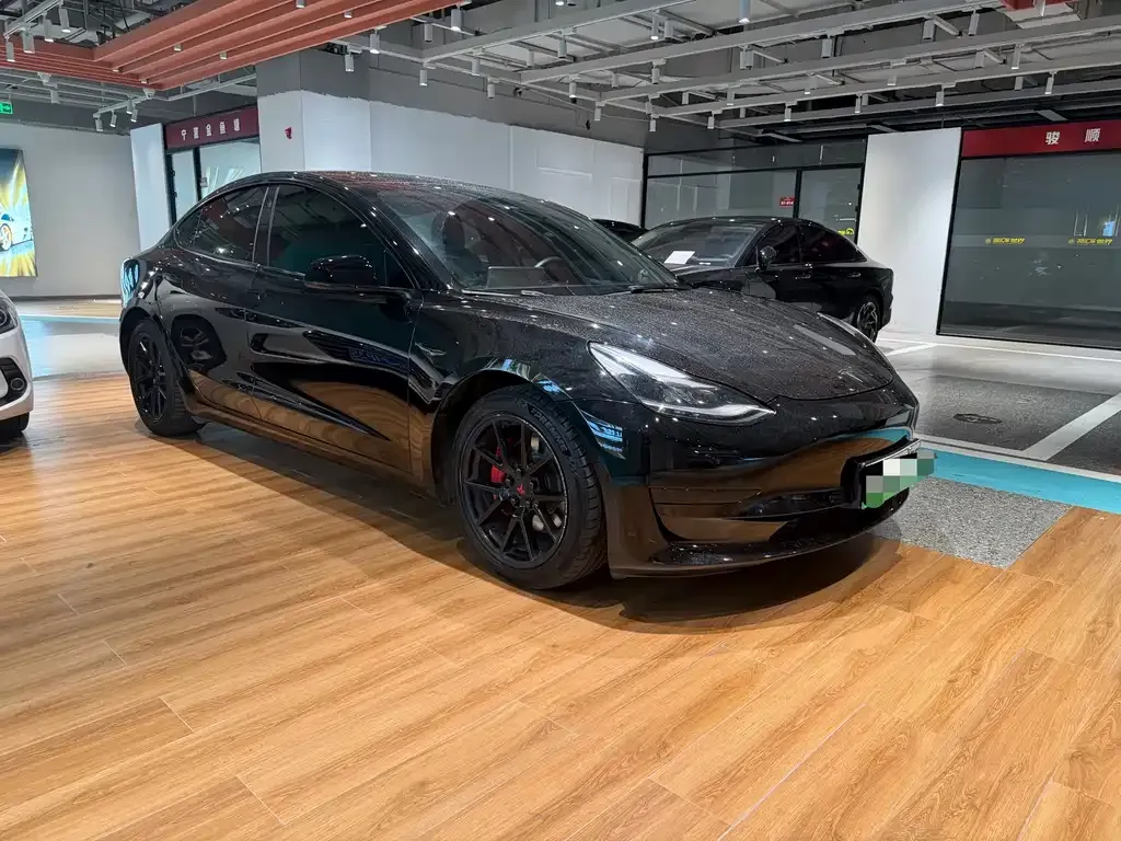 Tesla Model 3 — фото 8