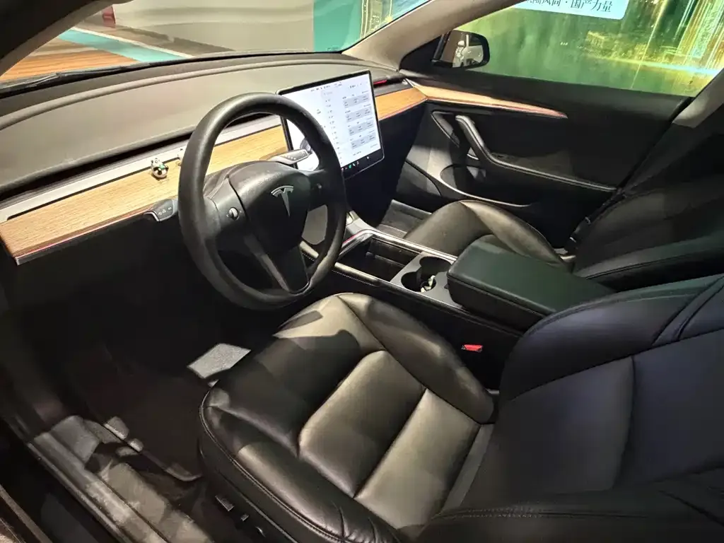 Tesla Model 3 — фото 10