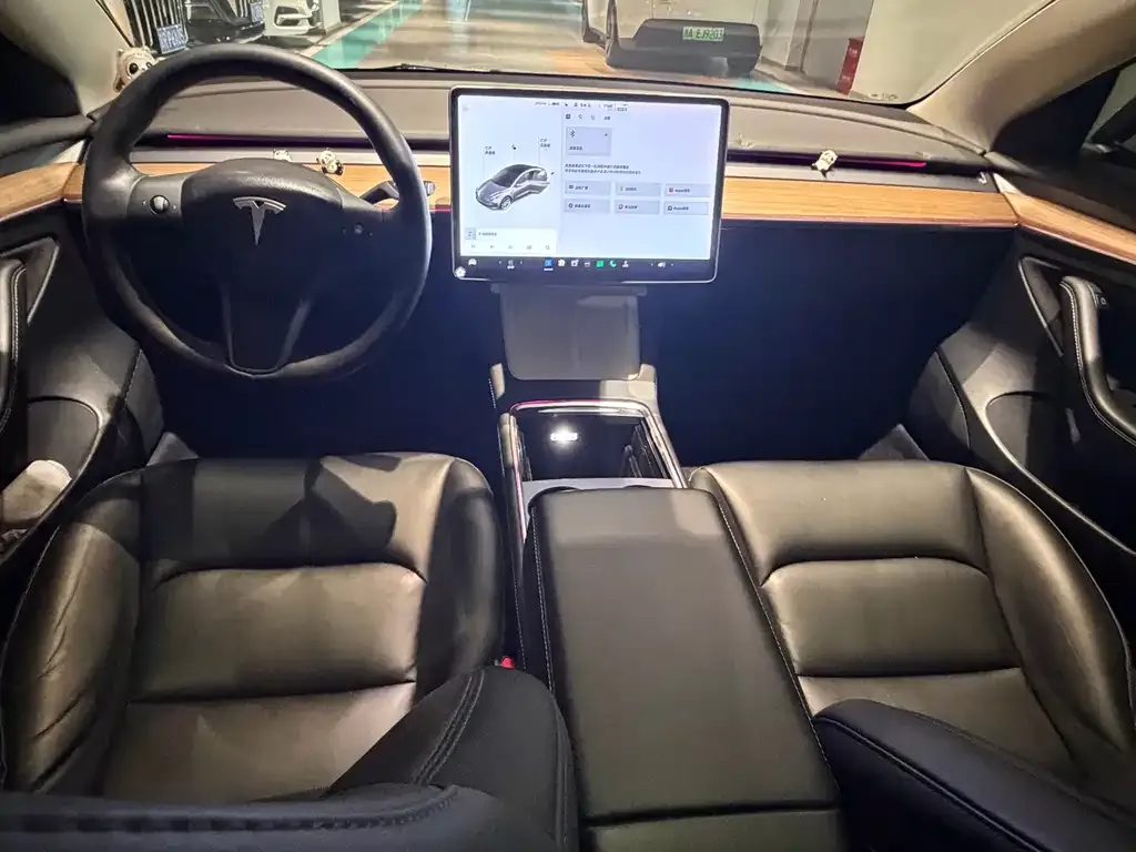 Tesla Model 3 — фото 5