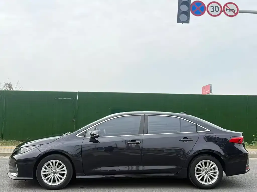 Toyota Allion — фото 2