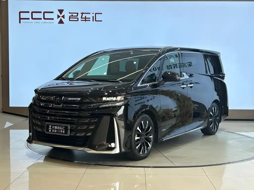 Toyota Vellfire — фото 1