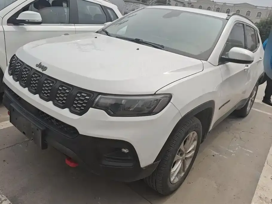Jeep Compass — фото 1
