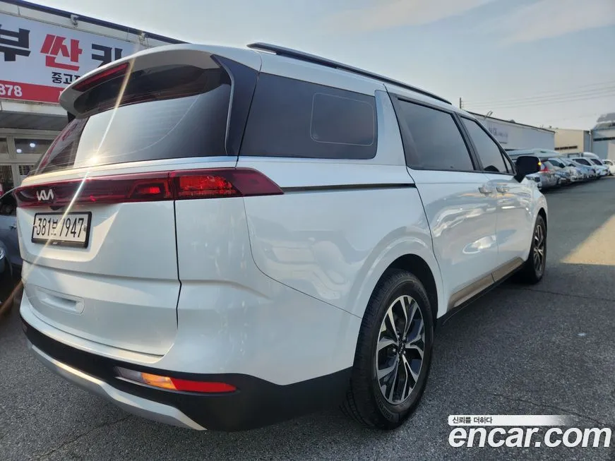 Kia Carnival — фото 10