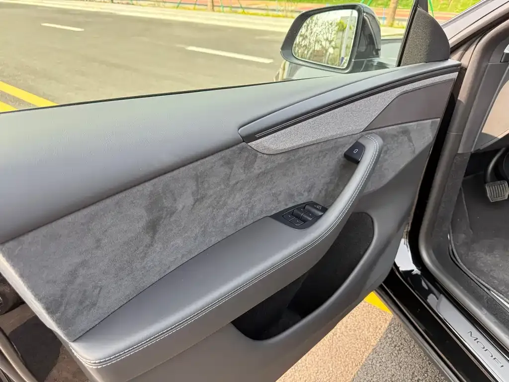 Tesla Model Y L — фото 2