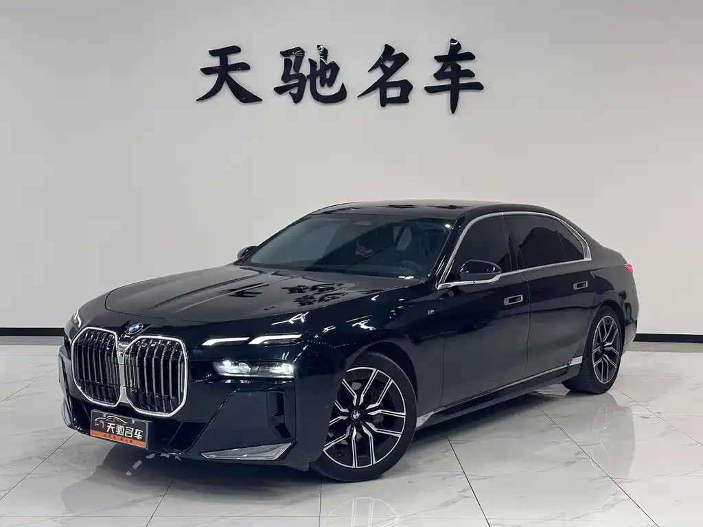 BMW 7 Series — фото 1