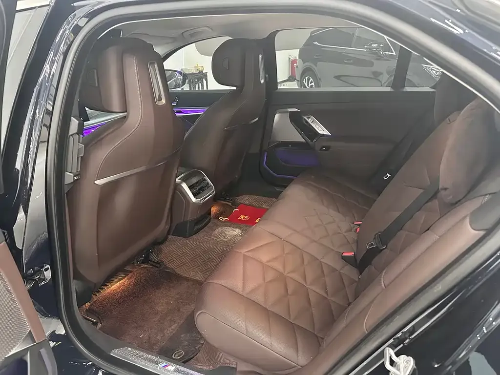BMW 7 Series — фото 10