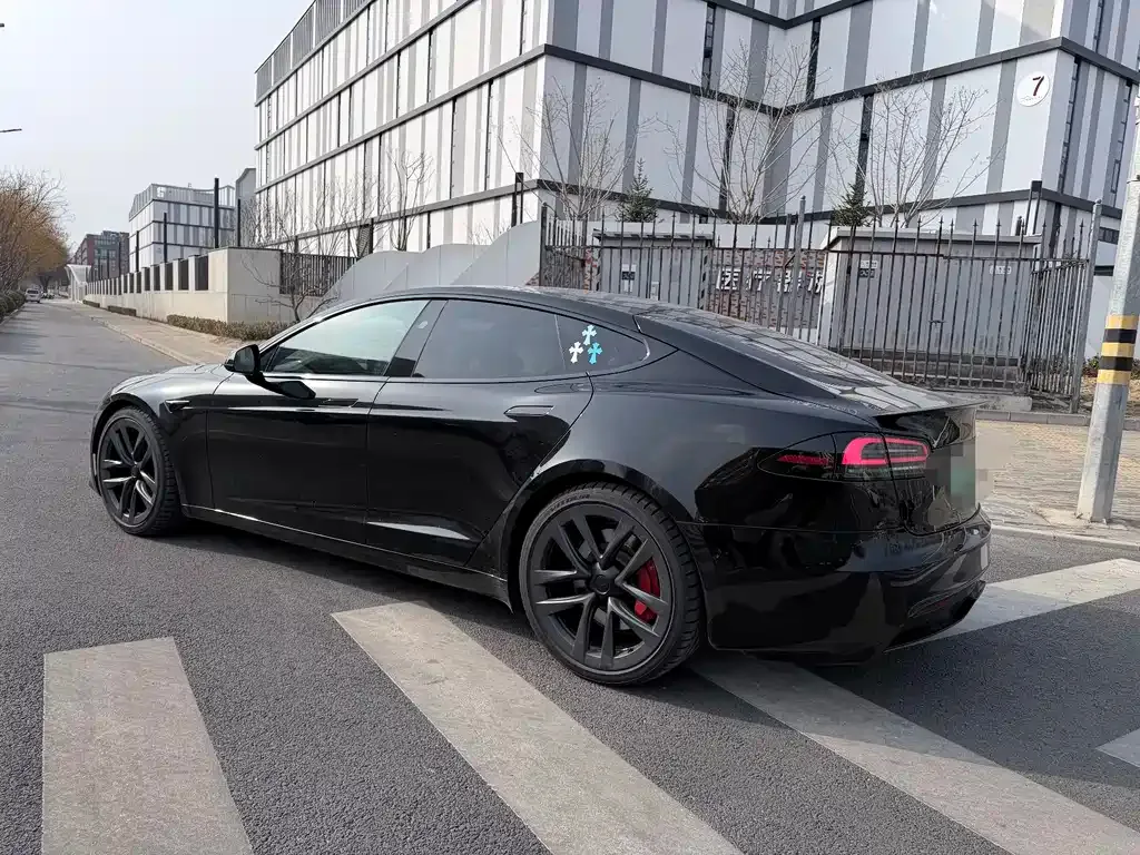 Tesla Model S — фото 10